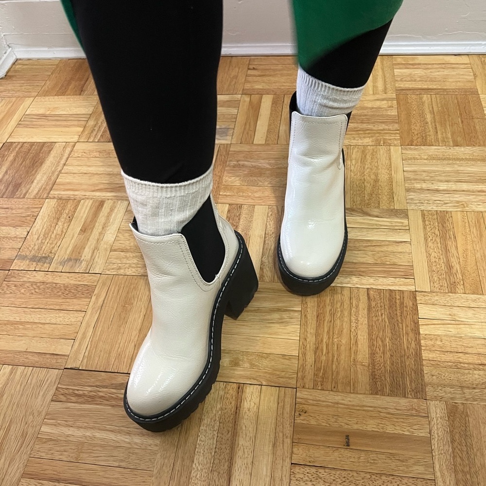 WHITE BOOTS